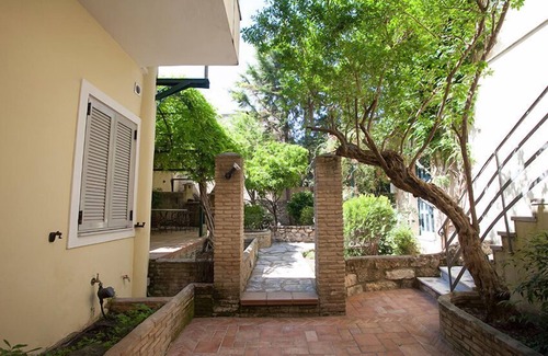 Athens City Centre Appartement | En face de l'Acropole et à dix minutes à pied de Plaka, la vieille ville d'Athènes.