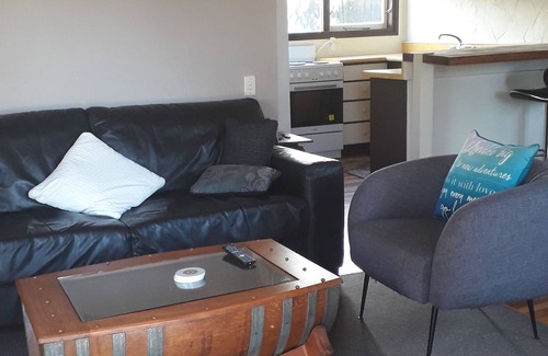 Waikanae Maison | En face de la plage de Waikanae et des cafés.