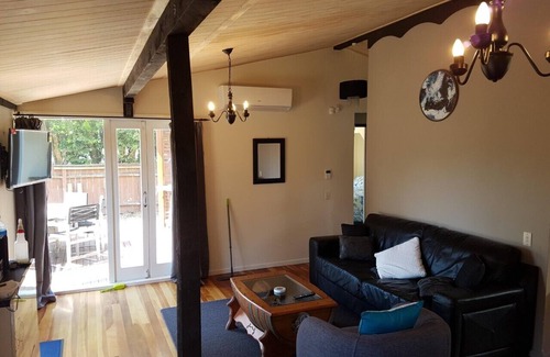 Waikanae Maison | En face de la plage de Waikanae et des cafés.