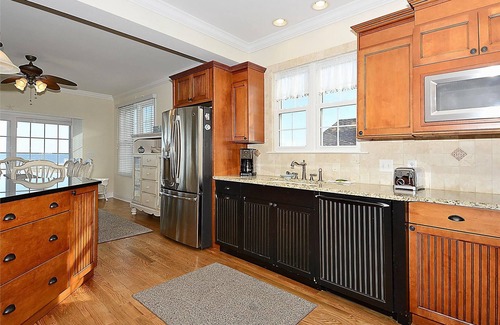 South Bethany Maison | ACTIVITES JOURNALIERES GRATUITES !! Incroyable OCEANFRONT multi-niveau 5 chambres, 5 salles de bains maison! Les logements de première classe disposent d'un plan d'étage ouvert avec une vue fantastique sur l'océan,
