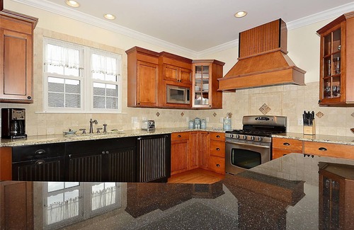 South Bethany Maison | ACTIVITES JOURNALIERES GRATUITES !! Incroyable OCEANFRONT multi-niveau 5 chambres, 5 salles de bains maison! Les logements de première classe disposent d'un plan d'étage ouvert avec une vue fantastique sur l'océan,