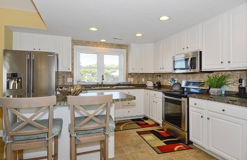 South Bethany Maison | ACTIVITÉS QUOTIDIENNES GRATUITES ET VUES SUR LE GRAND OCÉAN !! Vous apprécierez la vue sur l'océan et la brise depuis les ponts doubles de cette belle maison de 6 chambres composée de six chambres, 4 salles de bain complètes, nouvelle maison de style o...