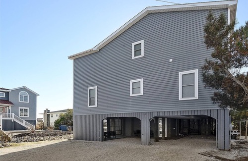 South Bethany Maison | ACTIVITÉS QUOTIDIENNES GRATUITES ET VUES SUR LE GRAND OCÉAN !! Vous apprécierez la vue sur l'océan et la brise depuis les ponts doubles de cette belle maison de 6 chambres composée de six chambres, 4 salles de bain complètes, nouvelle maison de style o...