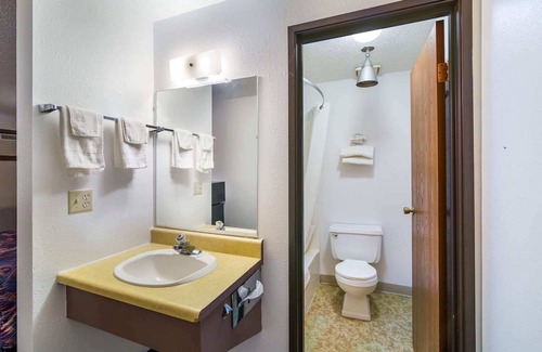 Medora Lit Et Petit-Déjeuner | 30 miles from MEDORA ,Nearby World Class Brewery Nearby montana border