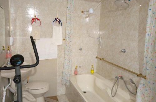Guayaquil Maison | Acuarela del Rio H#1 Cerca Terminal Terrestre Habitación privada con baño