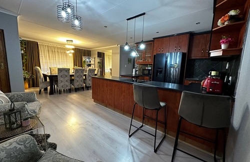 Kempton Park Maison | Acuvea In - Modern and electricity backed up 3bedroom & 2 full bathroom house.