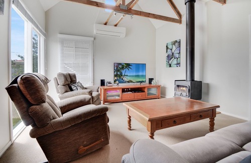 Indented Head Maison | Adams Retreat
