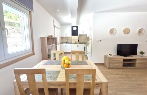 Mondariz Appartement | ADAPTED FOR PEOPLE WITH REDUCED MOBILITY AND HAS AN ARTICULATED BED.