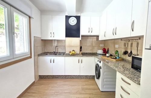 Mondariz Appartement | ADAPTED FOR PEOPLE WITH REDUCED MOBILITY AND HAS AN ARTICULATED BED.