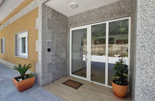 Mondariz Appartement | ADAPTED FOR PEOPLE WITH REDUCED MOBILITY AND HAS AN ARTICULATED BED.