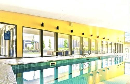 Parkville Appartement | ADEK Apartments North Melb - 2BR Apt near Melb Zoo with free Parking, Pool & Gym