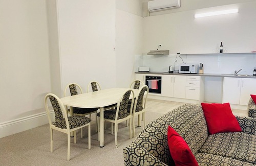 Glenelg Appartement | ADELAIDE | BEACHFRONT | CENTRAL LOCATION | FREE WIFI | SMART TV | SECOND FLOOR WITH SHARED BALCONY
