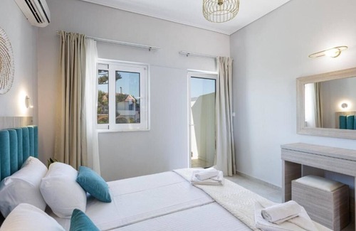 Adelianos Kampos Hôtel | Adele Riva : Queen Room with Sea View