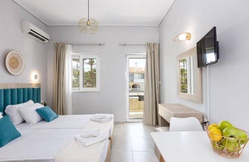 Adelianos Kampos Hôtel | Adele Riva : Queen Room with Sea View