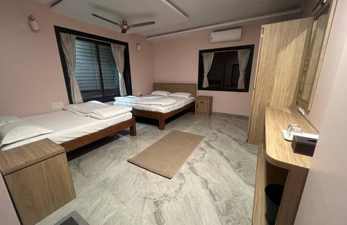 Wai Maison | Adhiraj Villa is a luxurious villa located in Panchgani-Mahabaleshwar Road.