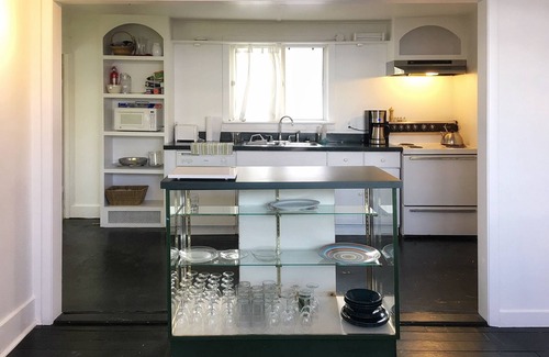 Moriah Center Maison | Adirondack Lake Champlain Little Brick House Compound