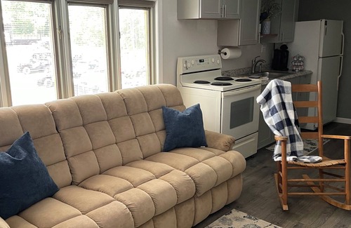 Croghan Appartement | Adirondack Apt w/Kayaks, Direct Snowmobiling & ATV, Trailer Parking, WiFi