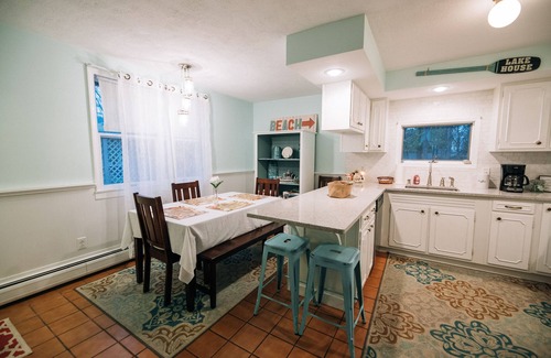 Sodus Point Cottage | Adjacent aux plages, à 3 minutes à pied du centre-ville, atmosphère paisible, WIFI GRATUIT