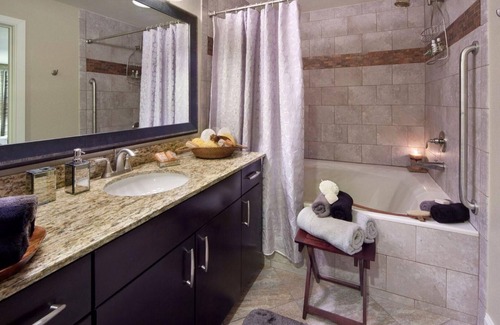 Las Vegas Station Balnéaire | Adjacent to the Sphere- Just Off the Las Vegas Strip-Desert Club Resort- 2 Bd.