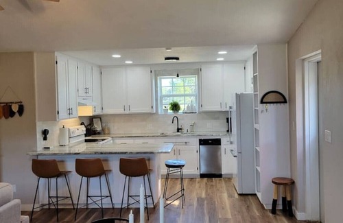 Rockdale Maison | Adjoining Suites|Country Deluxe Suite&Luxe Studio