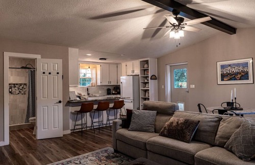 Rockdale Maison | Adjoining Suites|Country Deluxe Suite&Luxe Studio