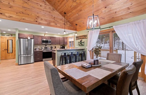 Inlet Maison | ADK/Camp Teaggie/Lake & Trail Access/Walk to Inlet/Near Old Forge/Water Safari