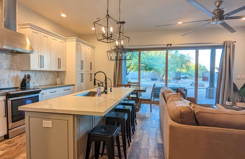East Mesa Maison | Maison d'hôtes de luxe moderne et personnalisée avec vue sur la montagne