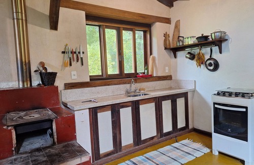 Paulo Lopes Cabine | Adobe Refuge. Comfort and peace in the Atlantic Forest, close to the beaches of southern SC