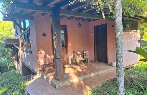 Paulo Lopes Cabine | Adobe Refuge. Comfort and peace in the Atlantic Forest, close to the beaches of southern SC
