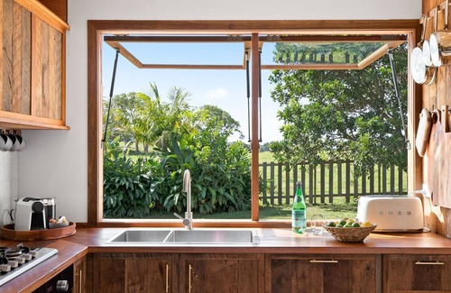 Ewingsdale Maison | Adora Villa