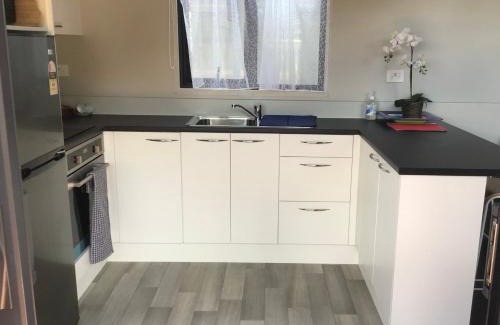 Lower Hutt Lit Et Petit-Déjeuner | Adorable 1-bedroom guesthouse with a deck