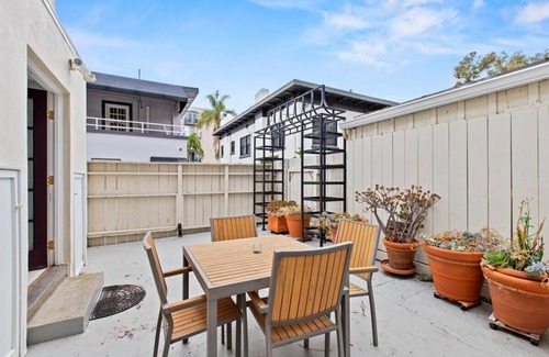 Park West Appartement | Adorable 1 Br. 1 Bath Apartment with AC in Sunny San Diego.