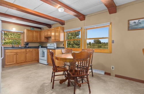 Iola Cottage | Adorable 3-bedroom cottage in charming Iola