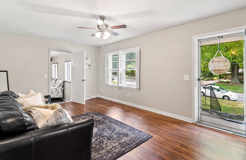 Eden Maison | Adorable 3 bedroom home in the heart of Eden!