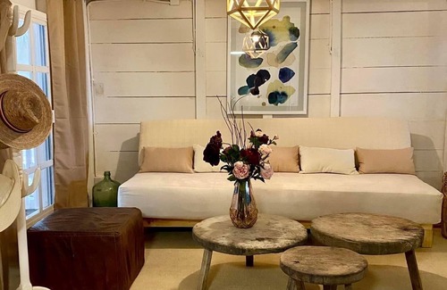 El Cuyo Maison | Adorable 6 bedroom beachfront home with amenities