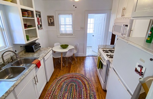 Austin Maison | NOUVELLE LISTE! Adorable bungalow de la 6e rue