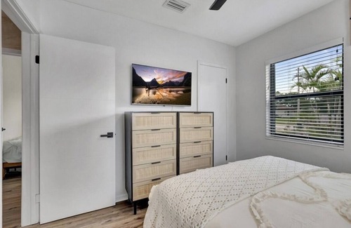 Lake Ida Shores Maison | Adorable, beach house. Atlantic Ave & beach is just a free golf cart ride away.