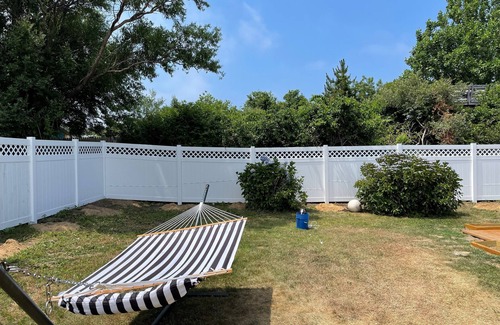 Culloden Shores Maison | Adorable beach house close to private beach & walking distance to shops &marinas