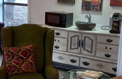 Canton Cabine | ADORABLE BOHO CABIN JUST RENOVATED & ONLY 2 MILES TO TRADE DAYS