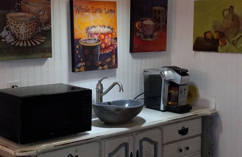 Canton Cabine | ADORABLE BOHO CABIN JUST RENOVATED & ONLY 2 MILES TO TRADE DAYS