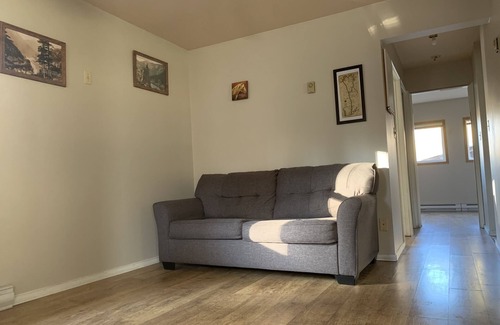 Boston Bar Cabine | Adorable Cabin on a Mountainside Farm