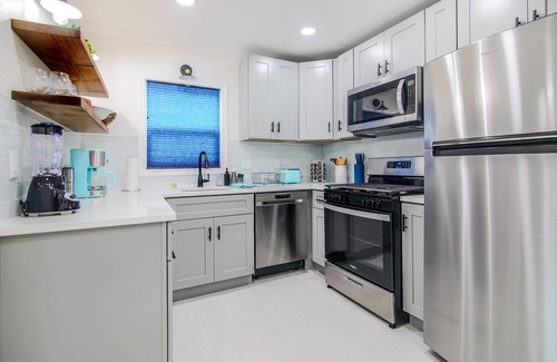 Cherrywood Maison | Adorable East Austin Cottage close to Everything downtown