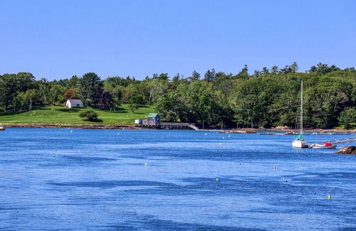 Isle of Springs Cottage | Adorable Guest House W/ Kitchenette, Gas Grill, Free WiFi & Great Location!