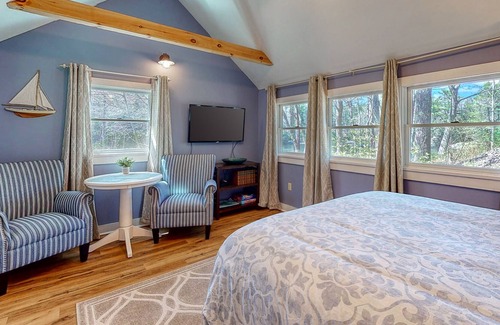 Isle of Springs Cottage | Adorable Guest House W/ Kitchenette, Gas Grill, Free WiFi & Great Location!