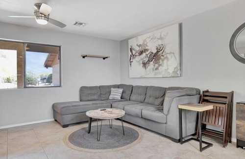 North Scottsdale Cottage | Adorable guesthouse with private driveway