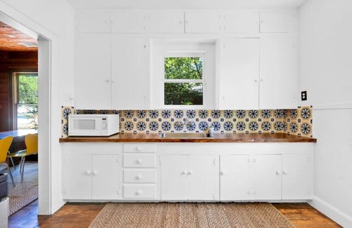 Cherrywood Maison | Adorable Historic Home, Super Close to UT, Moody Center, and Downtown