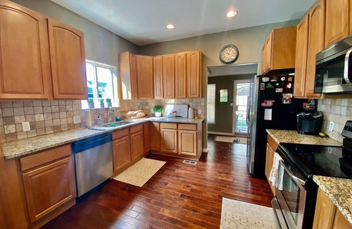 Englewood Maison | Adorable House in South Denver!