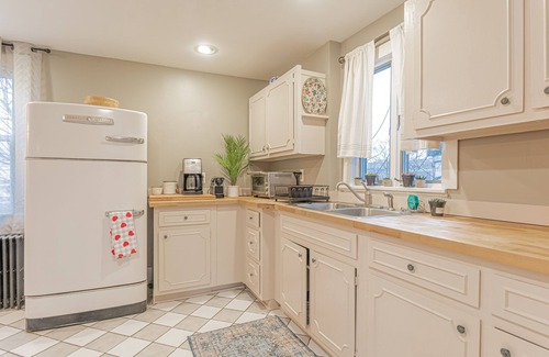 Kingston Maison | Adorable Kingston Cottage in the Heart of the Roundout Historic Area Downtown.