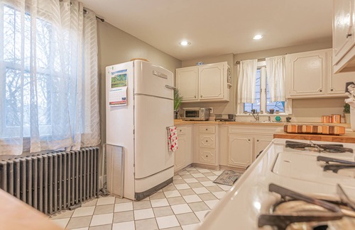 Kingston Maison | Adorable Kingston Cottage in the Heart of the Roundout Historic Area Downtown.