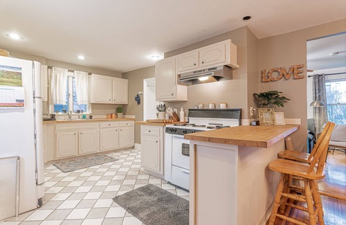Kingston Maison | Adorable Kingston Cottage in the Heart of the Roundout Historic Area Downtown.